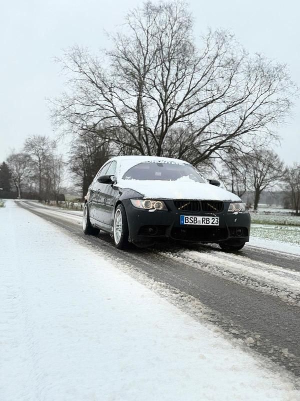 Grau Gebraucht 2004 BMW 325 M Sport Limousine | 4.300 € (Fairer Preis) - Bild 1/4