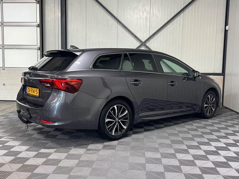 Gebraucht Toyota Avensis Skyview Edition 147 PS (108 kW) 2019 Grau Kombi