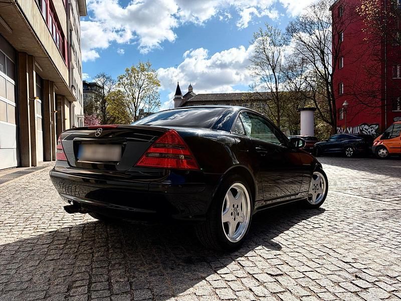 Gebraucht Mercedes SLK230 197 PS (144 kW) 2001 Schwarz Cabrio