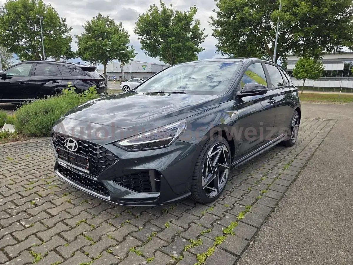 Neu Hyundai i30 GO! 150 PS (110 kW) 2026 Cypress green Limousine