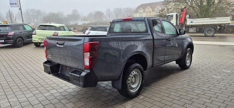Neu Isuzu D-Max 163 PS (119 kW) 2026 Grau Pickup