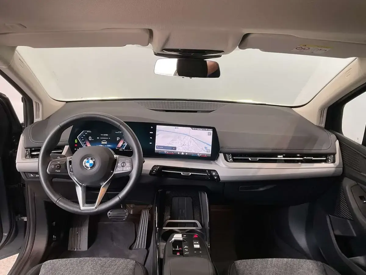 Gebraucht BMW 220 156 PS (114 kW) 2025 Grau Van / Kleinbus