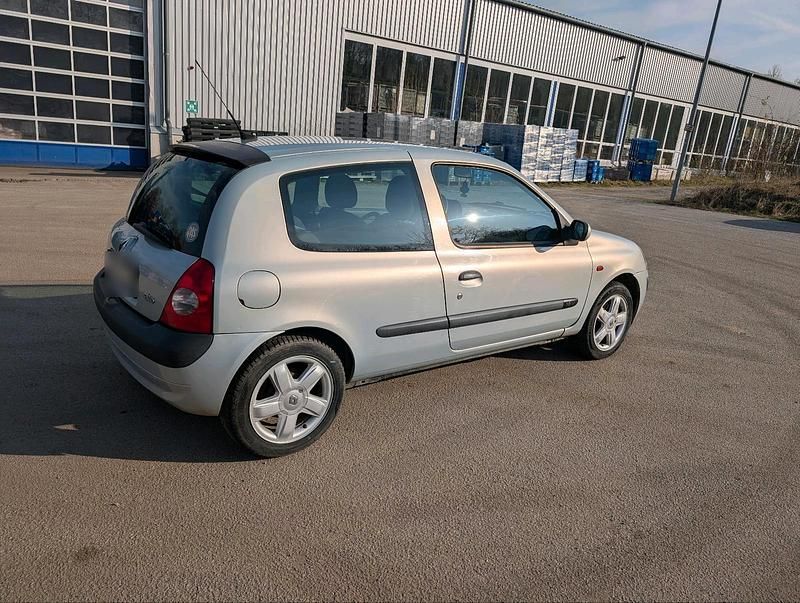 Gebraucht Renault Clio II 75 PS (55 kW) 2003 Silber Kleinwagen