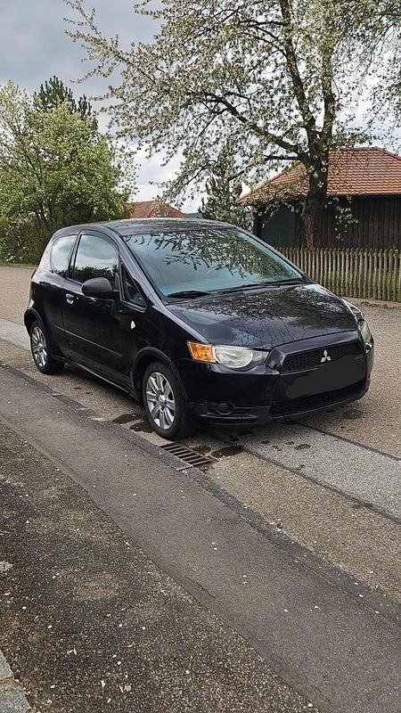 Second-hand Mitsubishi Colt 75 CP (55 kW) 2011 Negru Hatchback