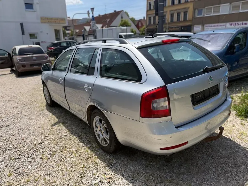 Gebraucht Skoda Octavia Ambiente 105 PS (77 kW) 2009 Silber Kombi