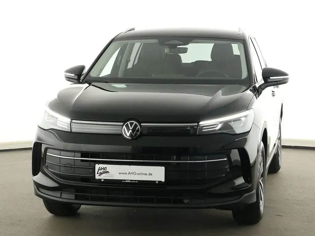 Neu VW Tiguan 150 PS (110 kW) 2026 Grenadillschwarz metallic SUV