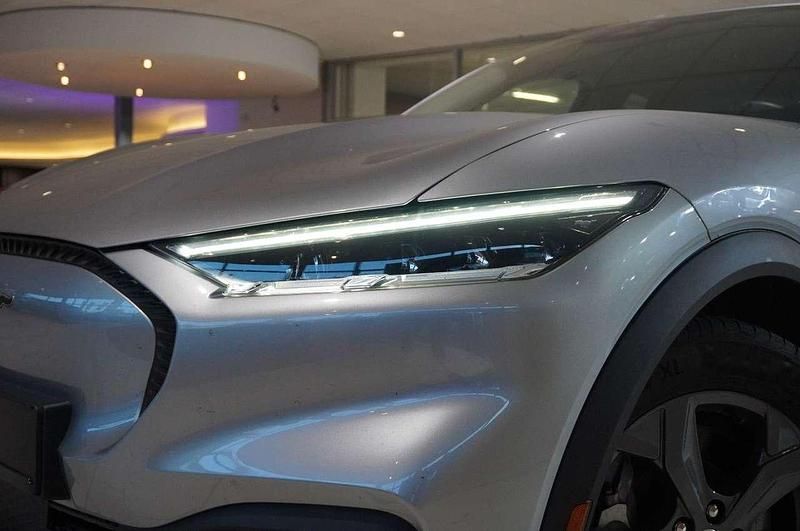 Gebraucht Ford Mustang Mach-E 197 kW (269 PS) 2021 Silber metallic SUV