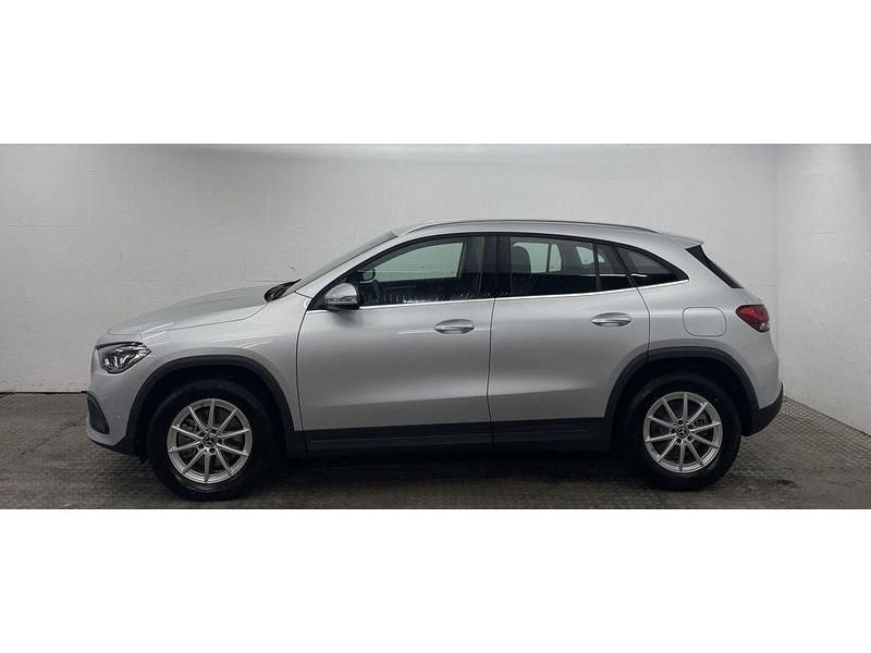Gebraucht Mercedes GLA250 218 PS (160 kW) 2022 Iridiumsilber (metallic) SUV
