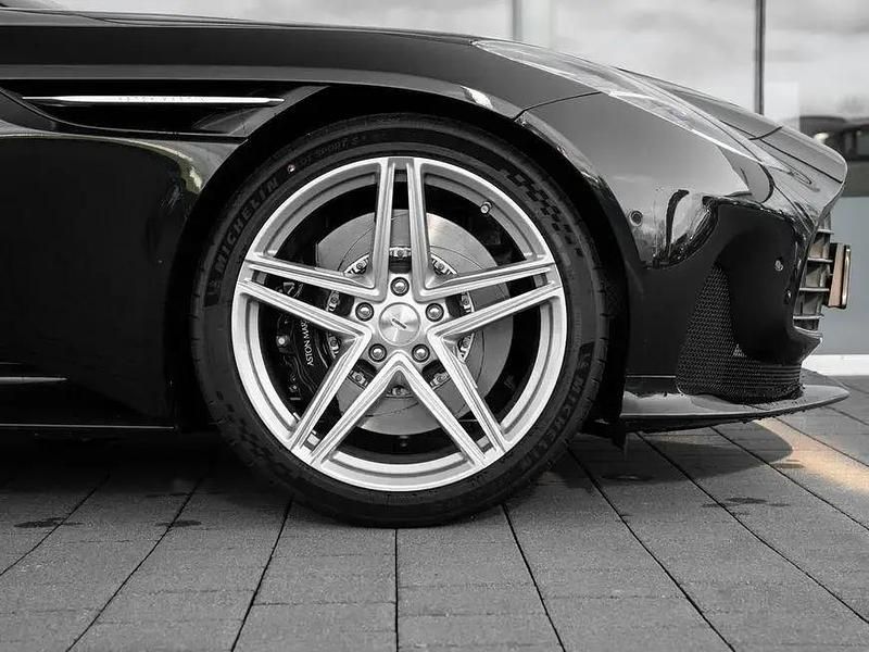 Neu Aston Martin DB12 680 PS (500 kW) 2025 Grün
