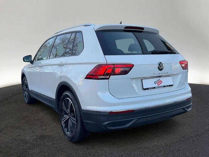 Gebraucht VW Tiguan Active 150 PS (110 kW) 2021 0r oryxwhite perlmutteffekt SUV