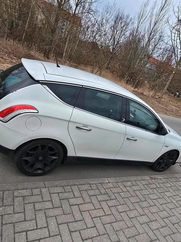 Gebraucht Lancia Delta 120 PS (88 kW) 2012 Weiß Kleinwagen