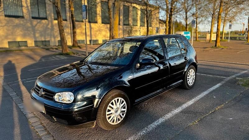 Schwarz Gebraucht 2002 VW Golf IV Limousine | 2.190 € (Fairer Preis) - Bild 1/4