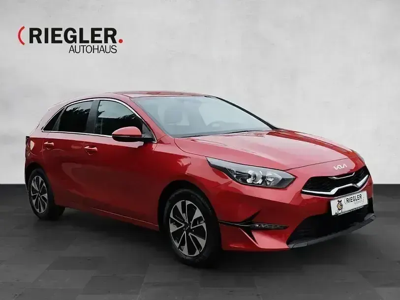 Neu Kia Ceed 140 PS (102 kW) 2025 Rot Kleinwagen