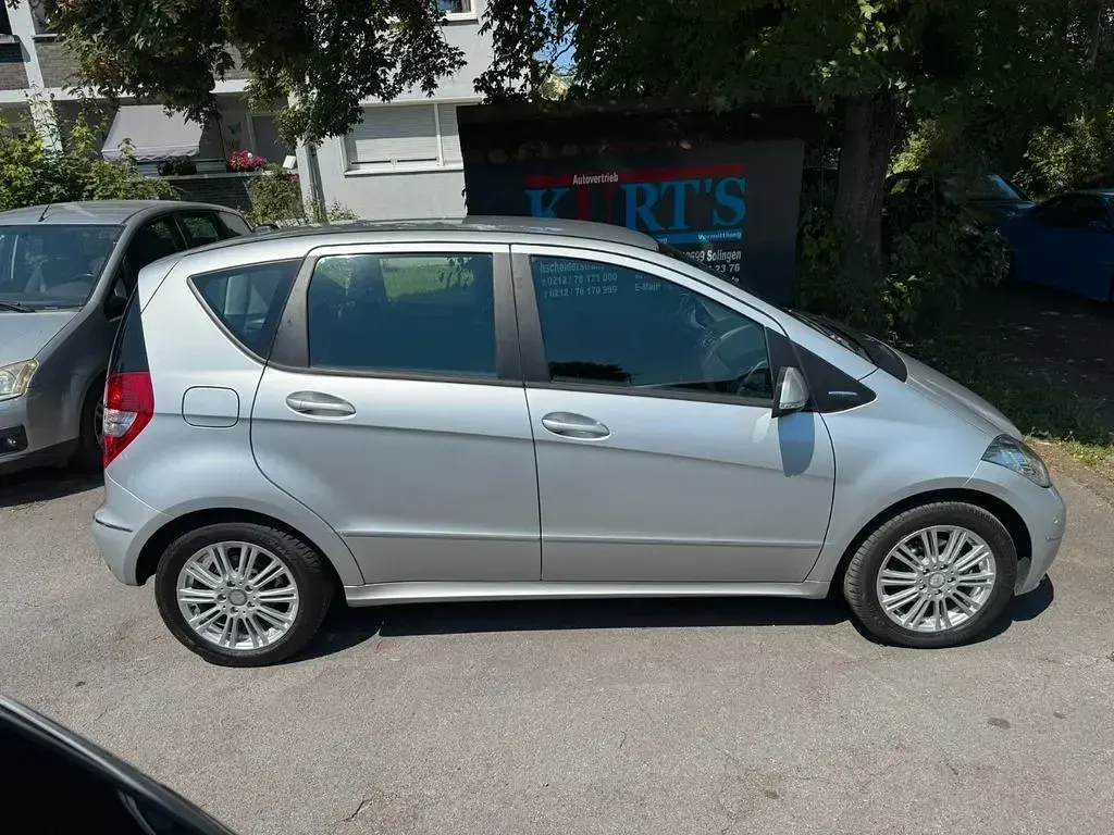 Gebraucht Mercedes A160 95 PS (69 kW) 2012 Grau  metalliclack Kleinwagen