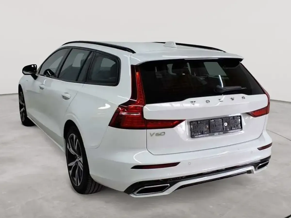 Gebraucht Volvo V60 R-Design 253 PS (186 kW) 2021 Ice white Kombi