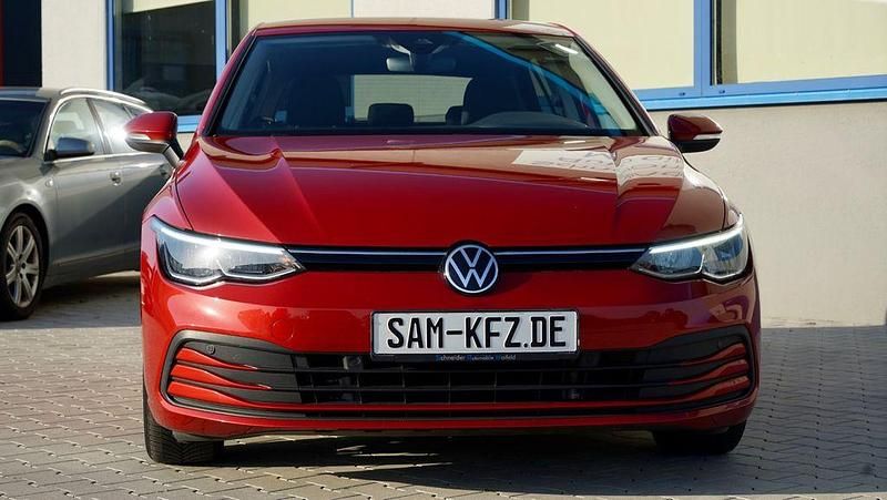 Gebraucht VW Golf VIII 131 PS (96 kW) 2021 Rot Limousine