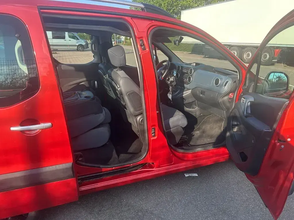 Gebraucht Peugeot Partner Tepee Premium 120 PS (88 kW) 2011 Rot Van / Kleinbus