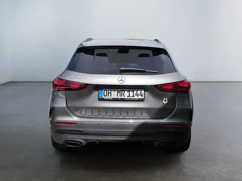 Gebraucht Mercedes GLA200 AMG 150 PS (110 kW) 2026 Schwarz SUV