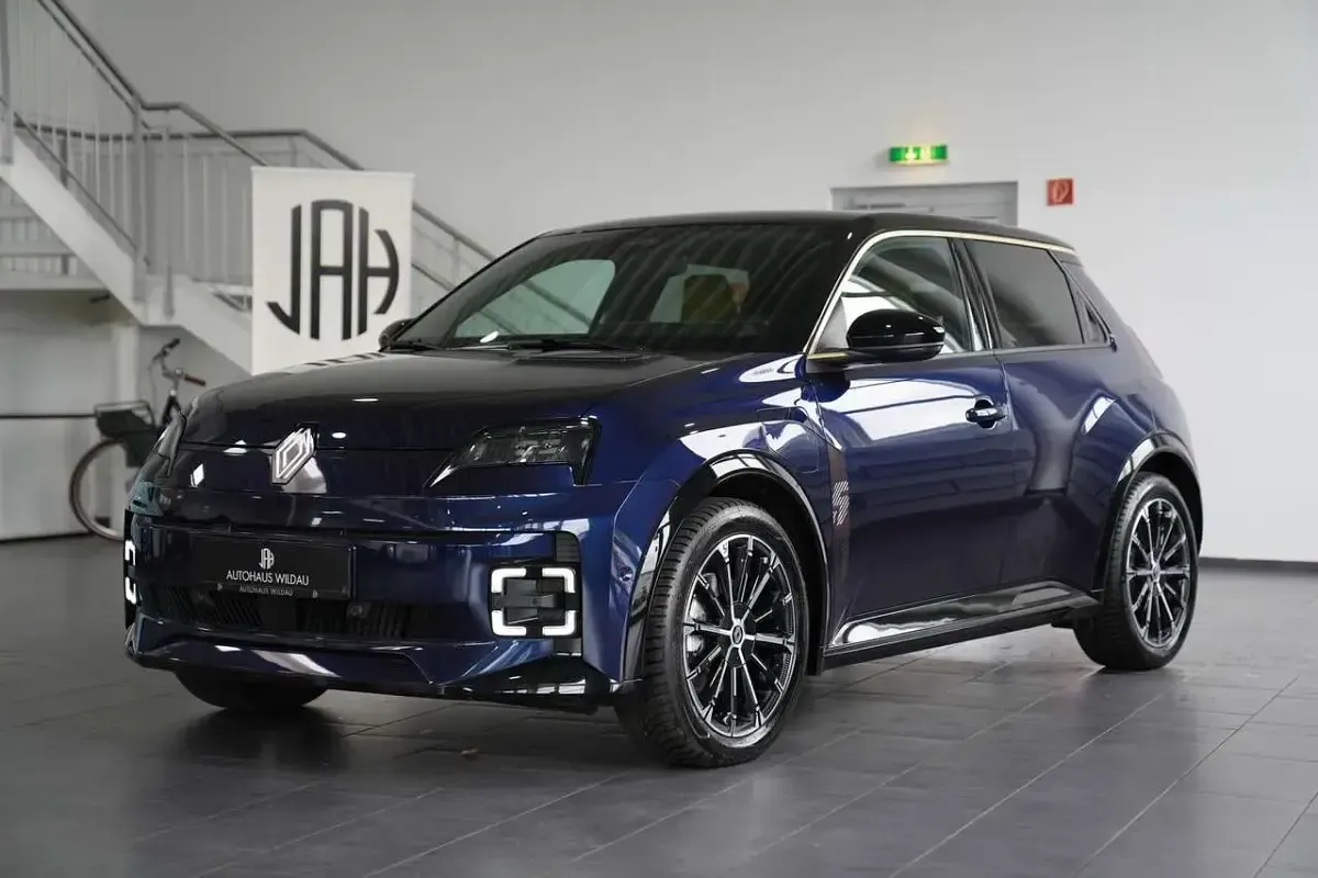 Neu Renault 5 E-Tech Iconic 89 kW (122 PS) 2026 Blau rre + schwarz gne Kleinwagen