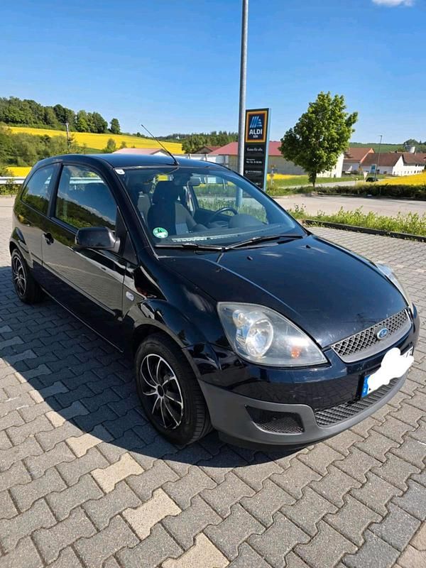 Gebraucht Ford Fiesta 81 PS (59 kW) 2008 Blau Kleinwagen