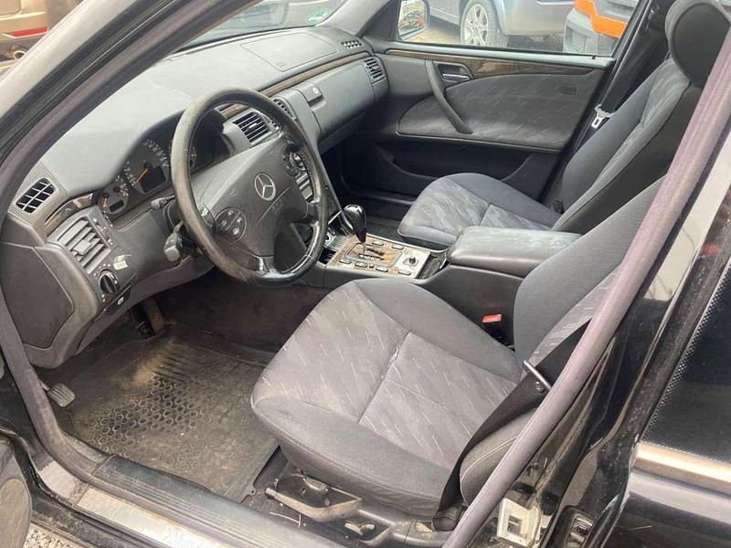 Gebraucht Mercedes E220 143 PS (105 kW) 2002 Schwarz Kombi