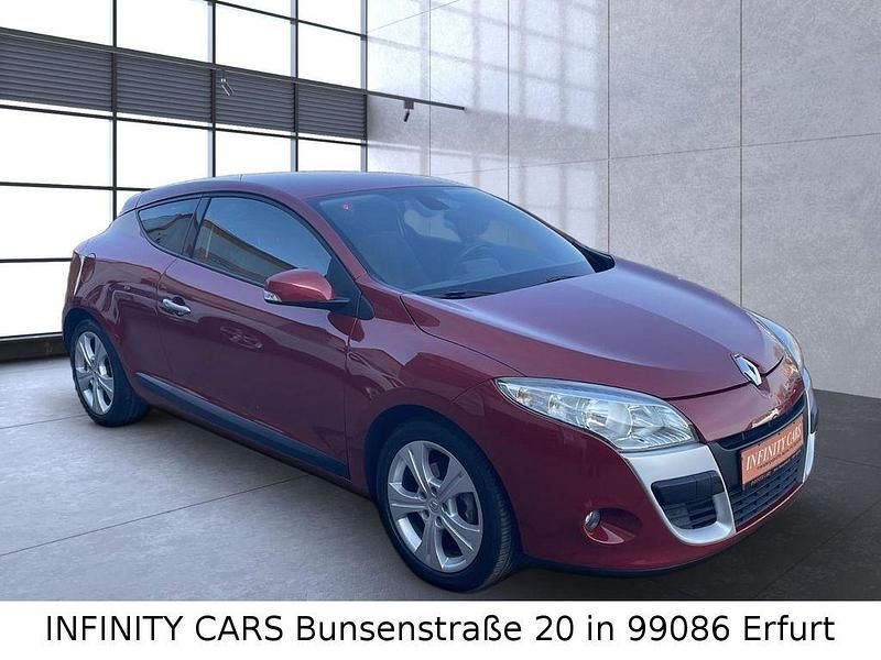 Gebraucht Renault Mégane III Dynamique 140 PS (102 kW) 2009 Rot Coupé