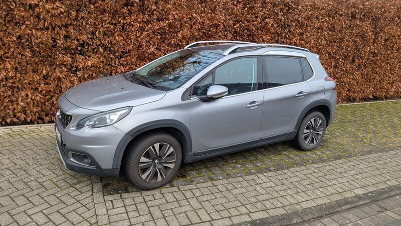 Grau Gebraucht 2018 Peugeot 2008 Allure SUV | 9.300 € (Fairer Preis) - Bild 1/4