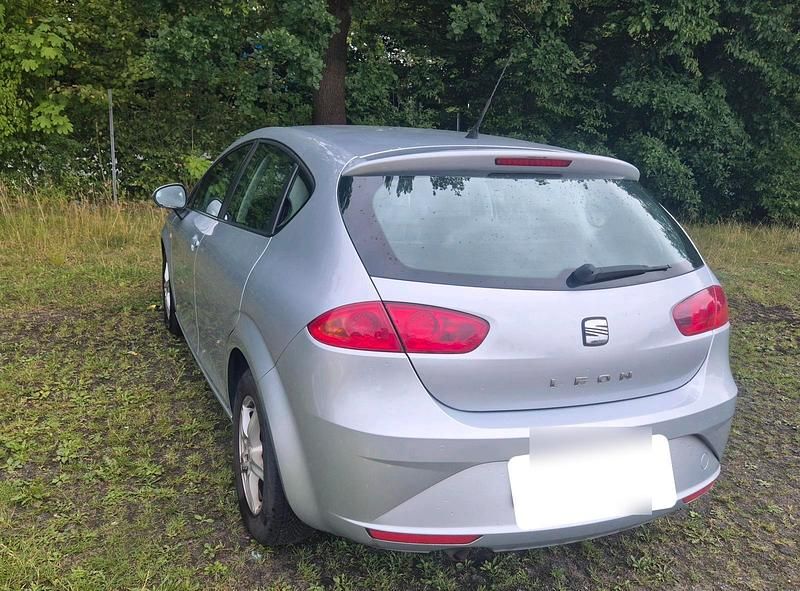 Silber Gebraucht 2010 Seat Leon Kleinwagen | 3.300 € (Fairer Preis) - Bild 1/4
