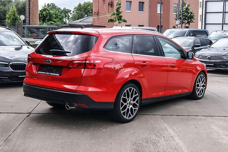 Gebraucht Ford Focus Titanium 182 PS (133 kW) 2016 Rot Kombi