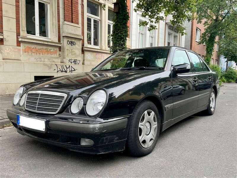 Gebraucht 2001 Mercedes E200 Classic Limousine | 2.650 € (Teuer) - Bild 1/4