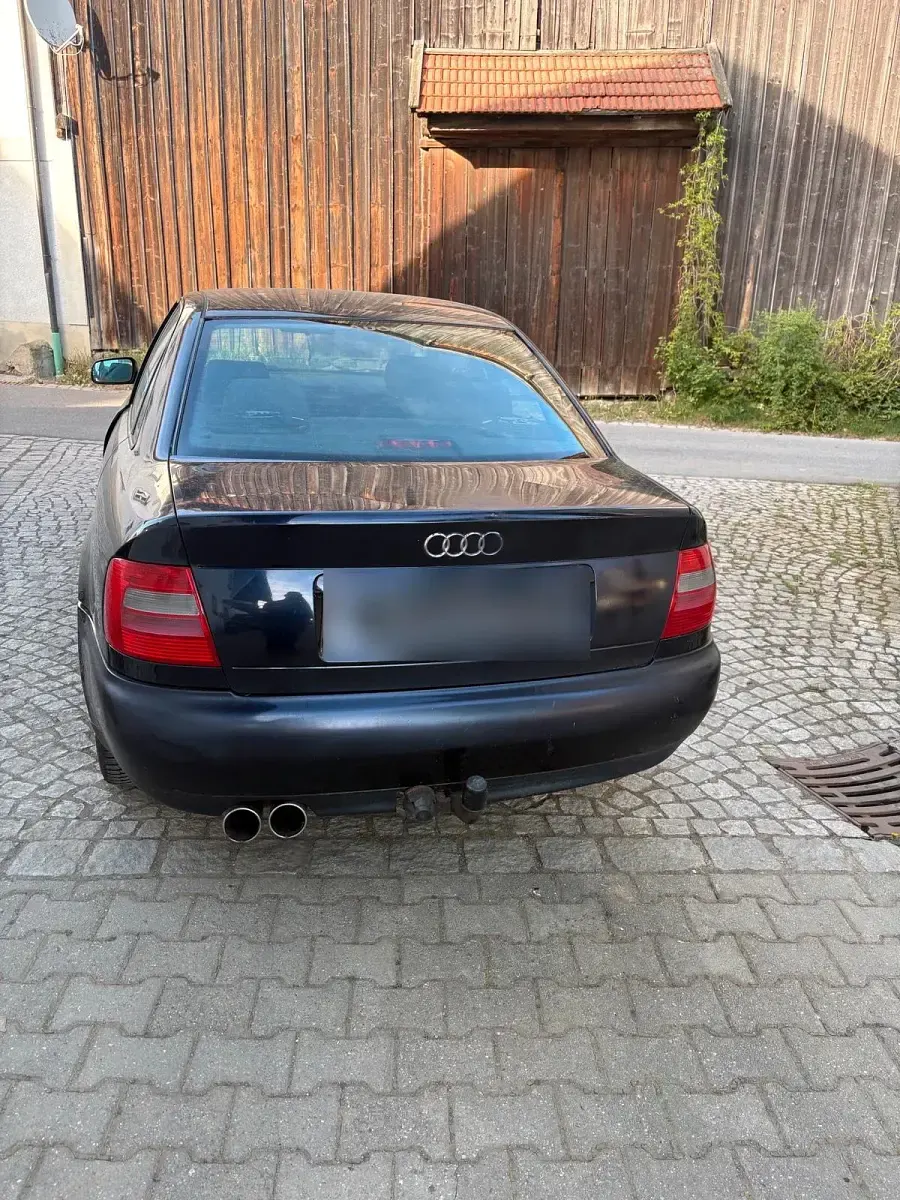 Gebraucht Audi A4 101 PS (74 kW) 1996 Blau Limousine