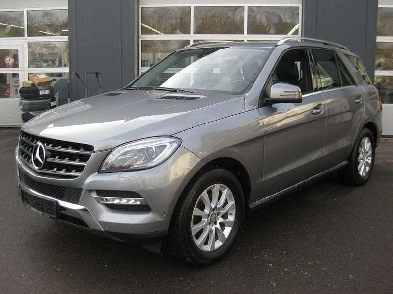 Palladiumsilber metalliclack Gebraucht 2015 Mercedes ML350 SUV | 22.500 € (Fairer Preis) - Bild 1/4