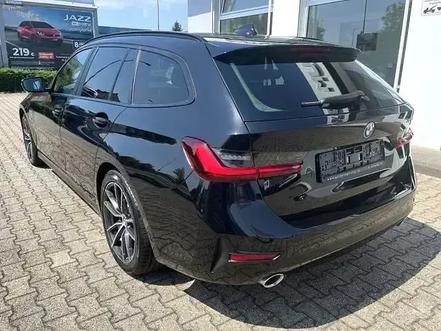 Gebraucht BMW 320e Advantage 204 PS (150 kW) 2022 Schwarz Kombi