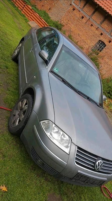 Gebraucht VW Passat 131 PS (96 kW) 2002 Grau Limousine