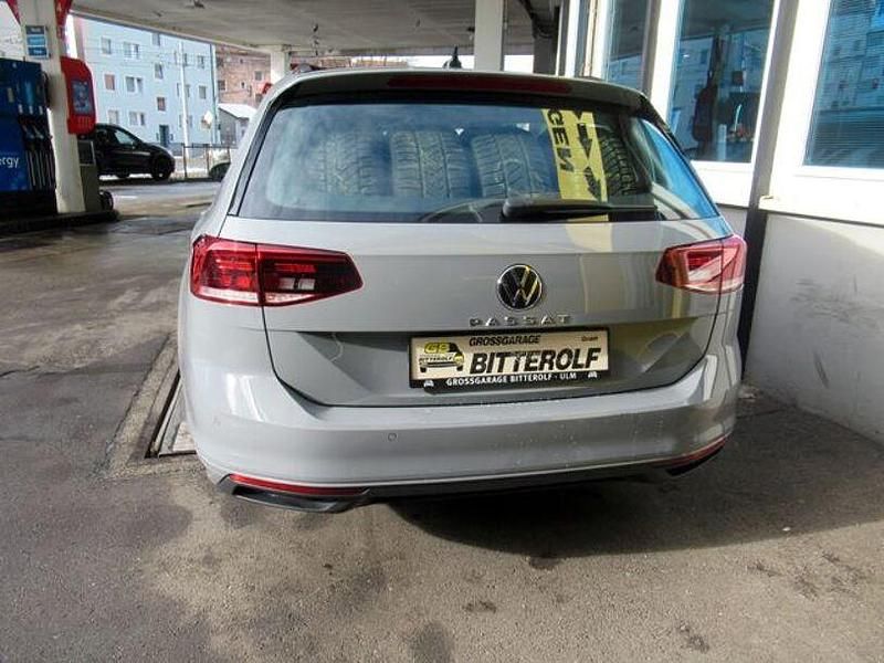 Gebraucht VW Passat 122 PS (89 kW) 2022 Grau Kombi