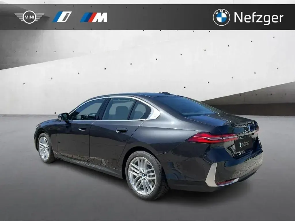 Gebraucht BMW 520 Sport Line 197 PS (144 kW) 2025 Sophistograu brillanteffekt me Limousine