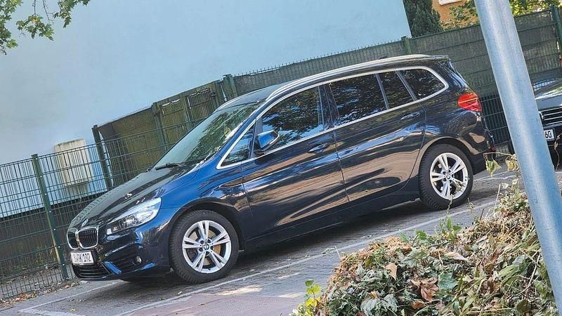 Blau Gebraucht 2017 BMW 220 Advantage Van / Kleinbus | 18.000 € (Teuer) - Bild 1/4