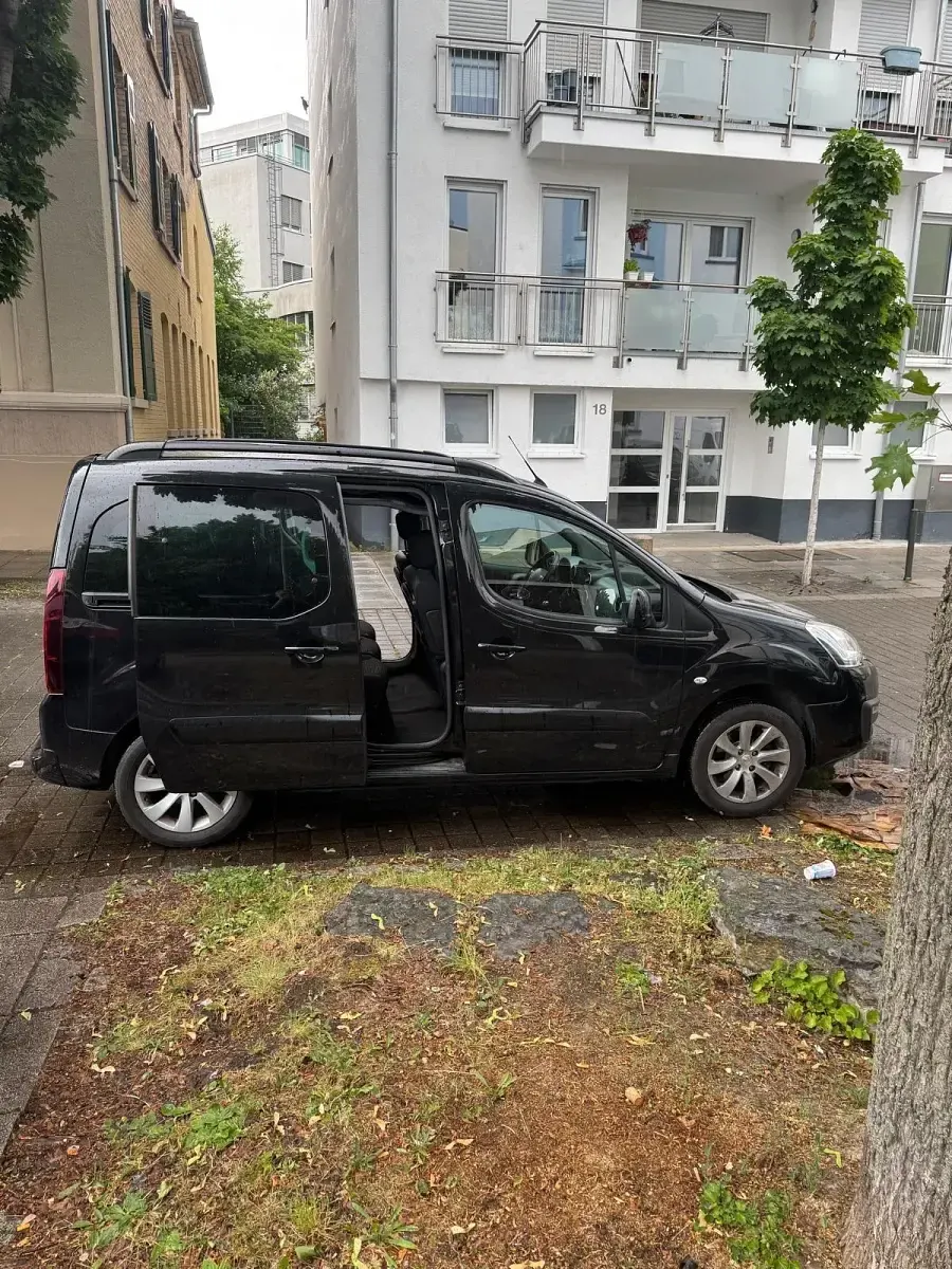 Gebraucht Peugeot TePee 120 PS (88 kW) 2015 Schwarz Kombi