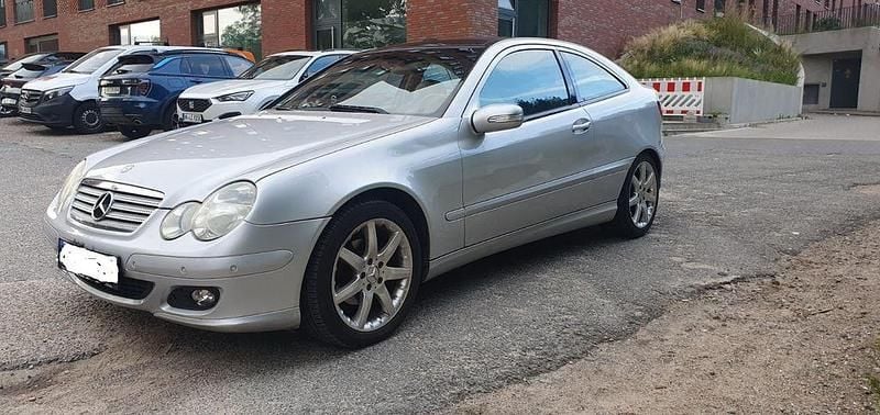 Silber Gebraucht 2004 Mercedes C180 Coupé | 1.799 € (Superpreis) - Bild 1/4