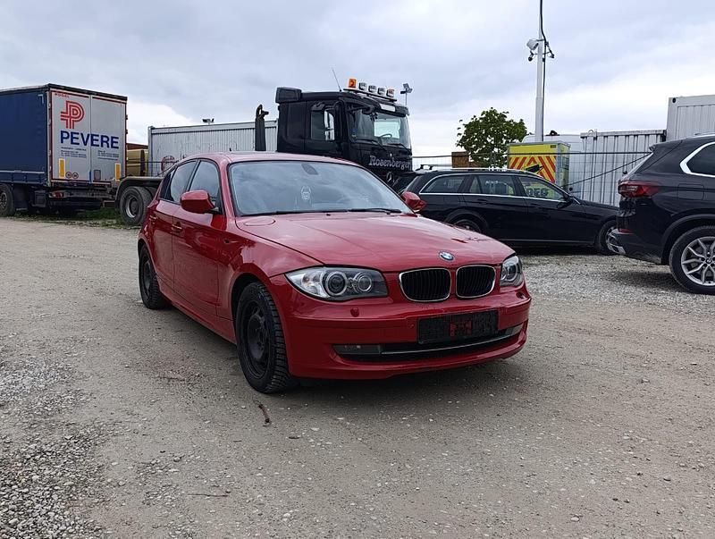 Rot Gebraucht 2011 BMW 120 Kleinwagen | 3.500 € (Guter Preis) - Bild 1/4