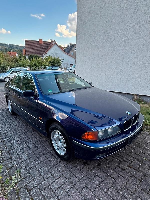 Blau Gebraucht 1996 BMW 523 Limousine | 4.000 € (Fairer Preis) - Bild 1/4