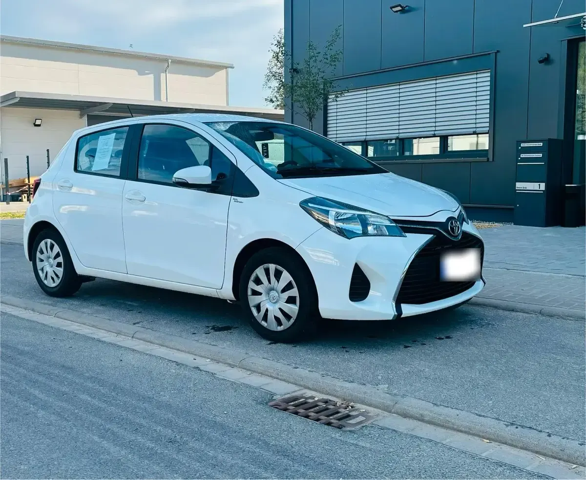 Gebraucht Toyota Yaris 69 PS (50 kW) 2016 Weiß Kleinwagen