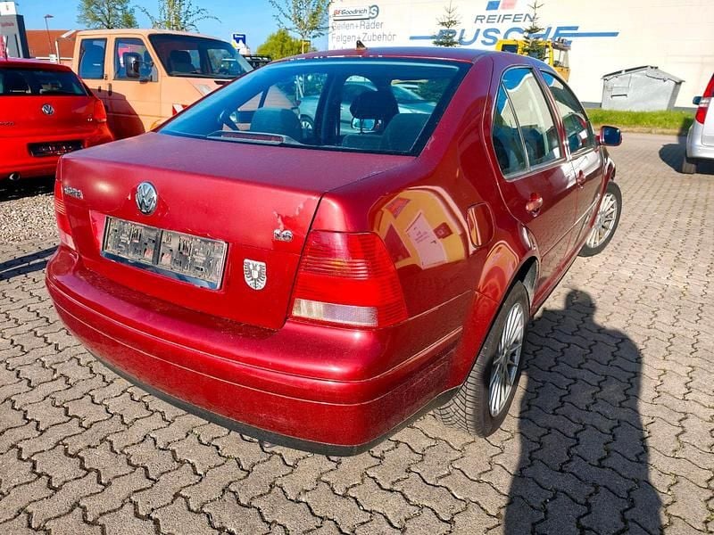 Second-hand VW Bora 100 CP (73 kW) 1999 Roșu Berlinǎ