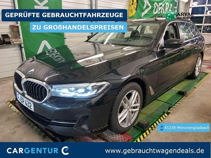 Black sapphire Gebraucht 2024 BMW 520 Kombi | 27.390 € (Guter Preis) - Bild 1/2