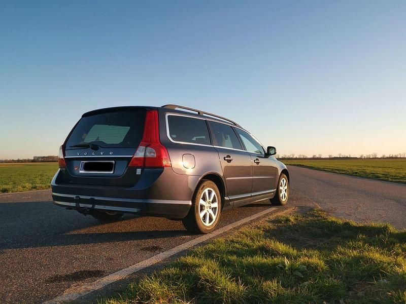 Gebraucht Volvo V70 136 PS (100 kW) 2013 Blau Kombi
