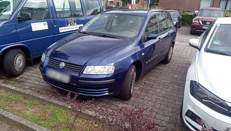 Blau Gebraucht 2006 Fiat Stilo Kombi | 999 € (Etwas zu teuer) - Bild 1/4