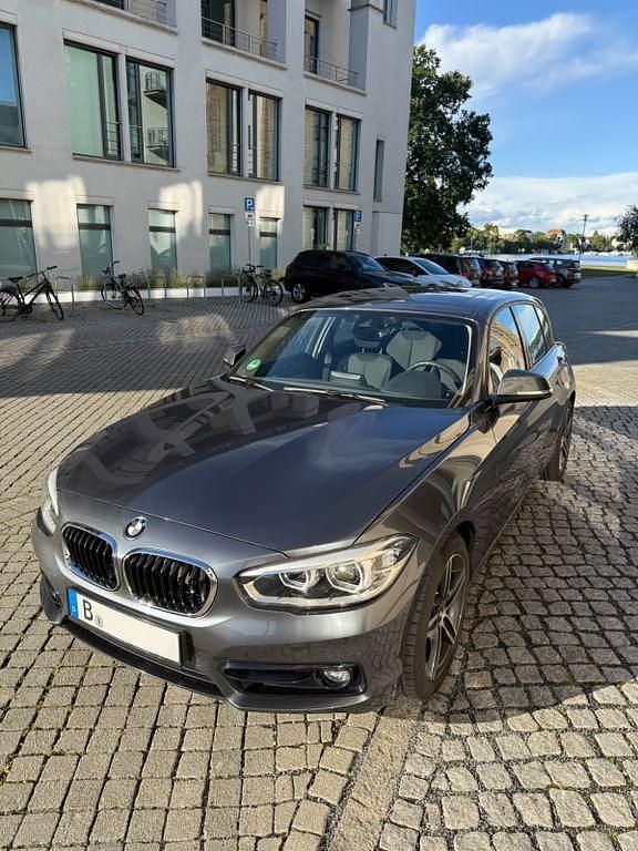Grau Gebraucht 2016 BMW 125 Sport Line Kleinwagen | 22.990 € (Fairer Preis) - Bild 1/4