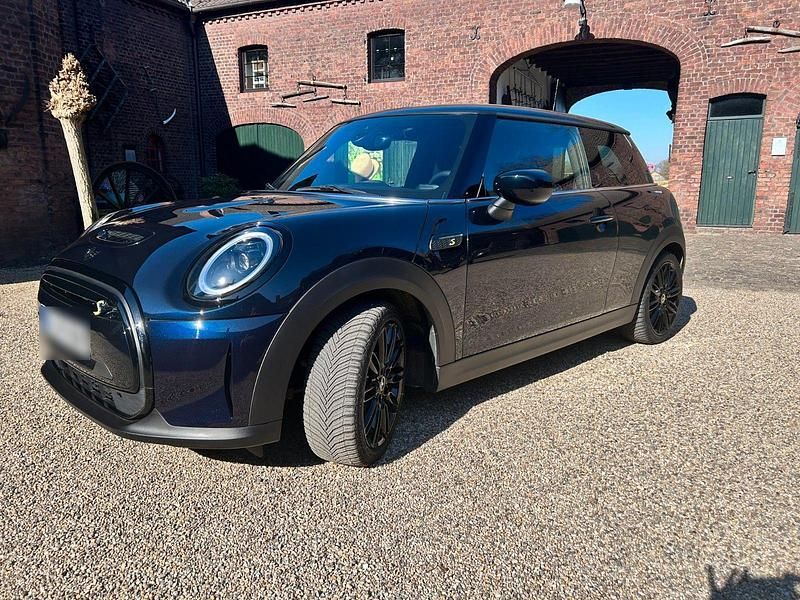 Gebraucht Mini Cooper SE Premium 135 kW (184 PS) 2023 Blau Kleinwagen