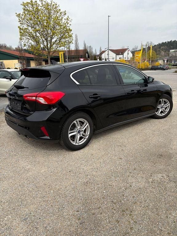 Gebraucht Ford Focus 101 PS (74 kW) 2019 Schwarz Limousine