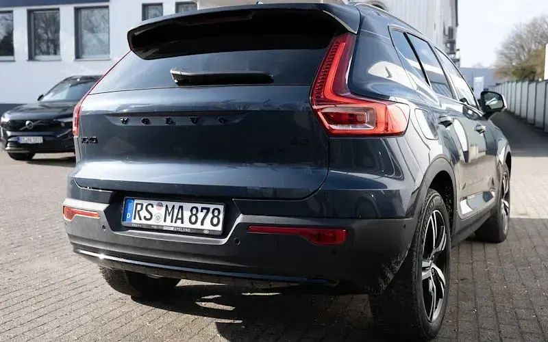 Gebraucht Volvo XC40 Plus 163 PS (119 kW) 2026 Blau SUV